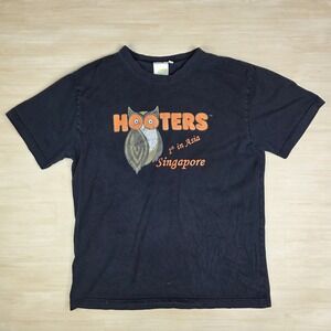 Vintage Hooters Singapore First in Asia Makes You Happy‎ Shirt Size Small